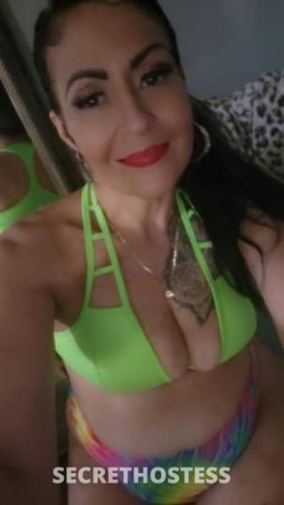 Latina loves to have fun in Tampa FL