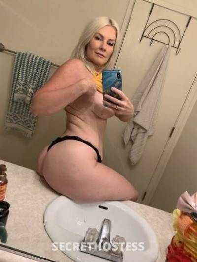 40 Years Div0rced Older Mom Fuck Me Available for Incall  in Iowa City IA