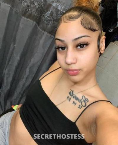 25 year old Escort in Staten Island NY Hello everyone I m available now for both services ft show 