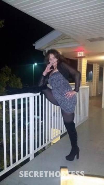 48 year old Escort in Wilmington NC Sexy milfy -48