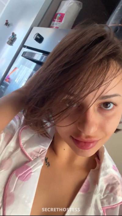 28 year old Asian Escort in Niagara Classy and Unforgettable Experience with me . Hourly/