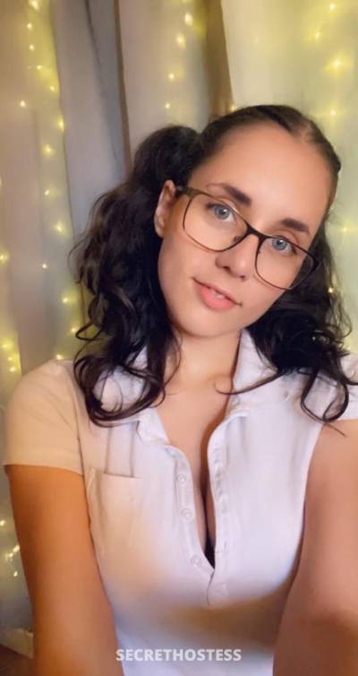 28 year old Escort in Kitchener I'm available for both incall and outcall service