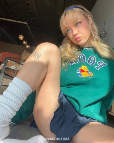 25 year old Escort in Kelowna i' m AVAILABLE FOR SEX AND DISCREET FUN
