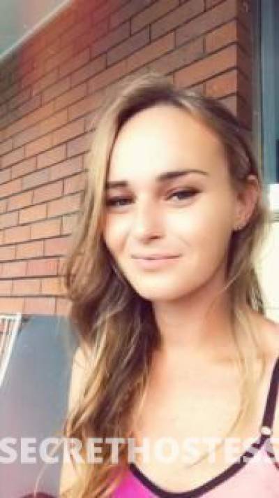 32 year old Australian Escort in Aeroglen Cairns Tight Aussie t r a m P doing tumultuous things