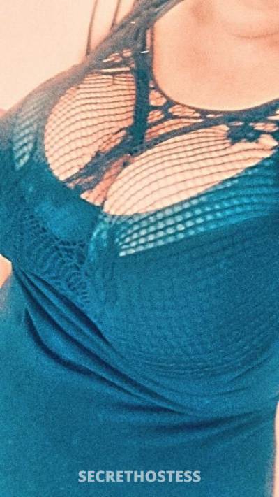 45 year old Australian Escort in Brisbane Curvy, blue eyed play friend