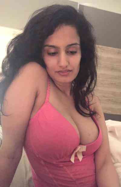 21Yrs Old Escort Size 12 55KG 138CM Tall Birmingham Image - 1