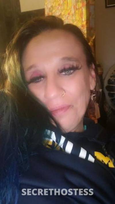 40 year old Escort in Memphis TN deep throat queen