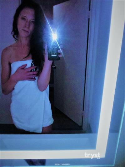 20 year old Caucasian Escort in Los Angeles CA Snow Bunny Vee - Tall,Curvy,natural redhead