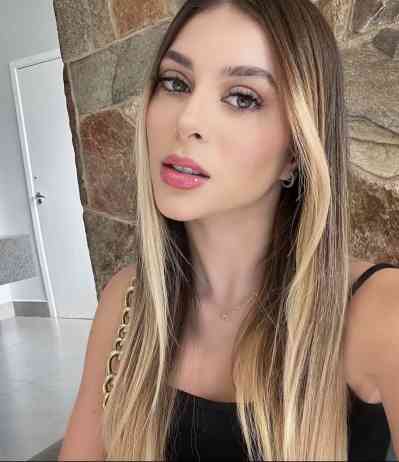 25 year old Escort in Keys OK A smile appears and you walk toward the bed. It takes little