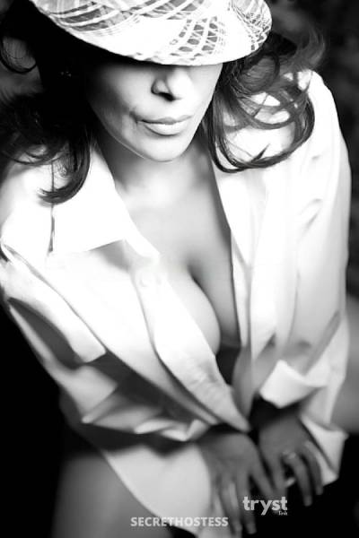 50 Year Old American Escort Houston TX Brunette - Image 1