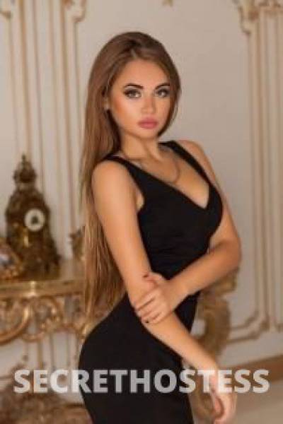 22 Year Old Chinese Escort Milan Brown Hair Brown eyes - Image 1