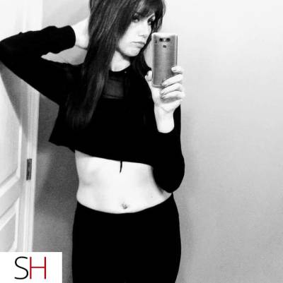 29 year old Asian Escort in Sarnia New in Town ! Weekend only! Sexy Long legged brunette 