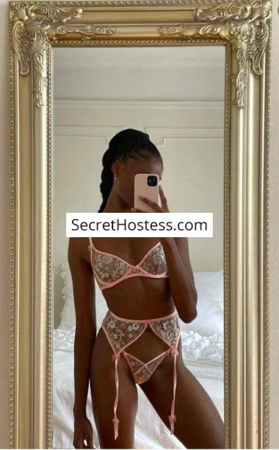 20 Year Old Ebony Escort Dakar Black Hair Brown eyes - Image 2