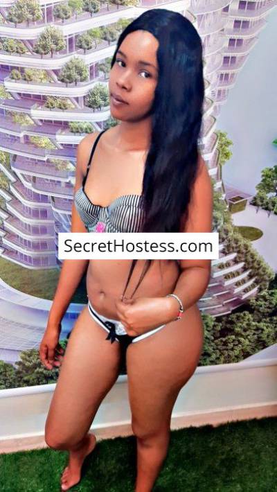 20 Year Old Ebony Escort Riyadh Black Hair Blue eyes - Image 5