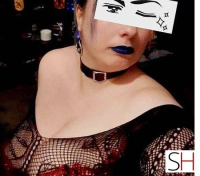 Goth sub ho. Look mean but want to be abused.Oral and anal in Dublin
