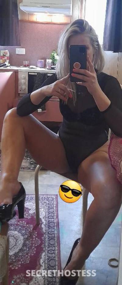 37 year old Escort in Aeroglen Cairns Hot hour is here again! 50 off any sessions 40min or over