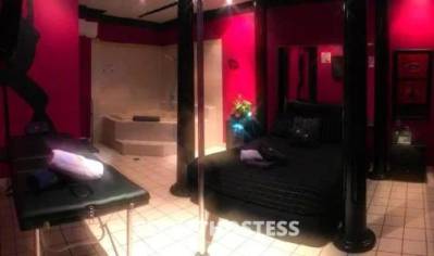 18 year old Australian Escort in Mackay Relax And Unwind In Our VIP Suite With Genuine Aussie Babes