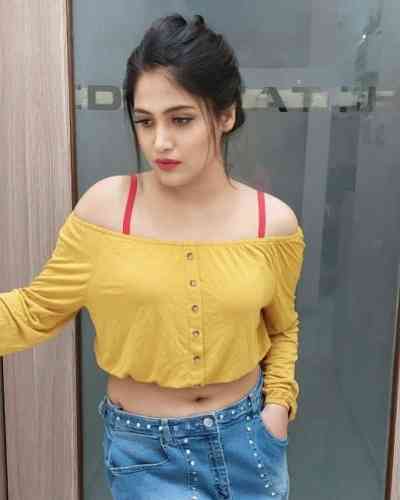 25Yrs Old Escort Size 6 17KG 6CM Tall Lahore Image - 2