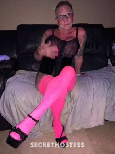 57 year old Escort in Akron OH Real b dayy today show love giveitnow88 and i luv to take 