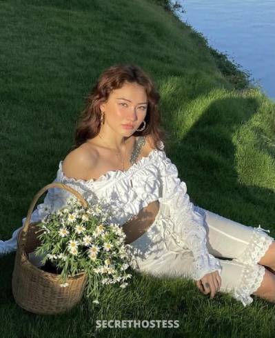 22 year old Australian Escort in Brisbane well trained Australian girl massage 75/60 mins deep tissue