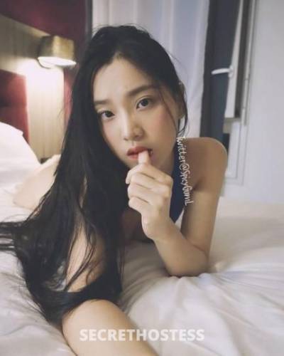 25 year old Asian Escort in Lewiston-Auburn ME I m an Asian girl I m available right now I m 25 years old 