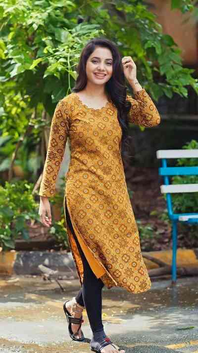19Yrs Old Escort Size 24 21KG Karachi Image - 3