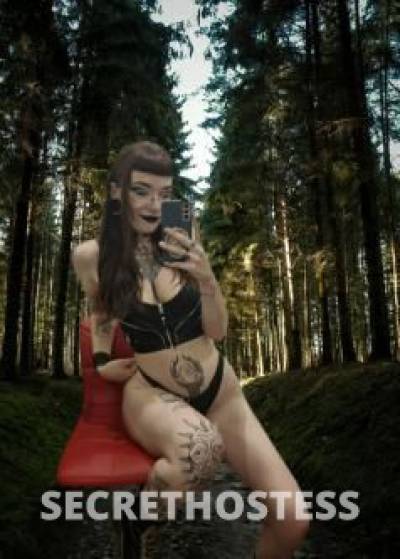 25 year old Australian Escort in Alexandra Mackay Gorgeous Aussie Alternative Babe Raven