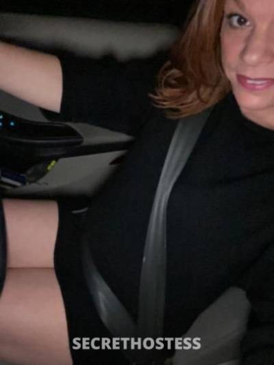 40 year old Escort in Lansing MI Sexy redhead