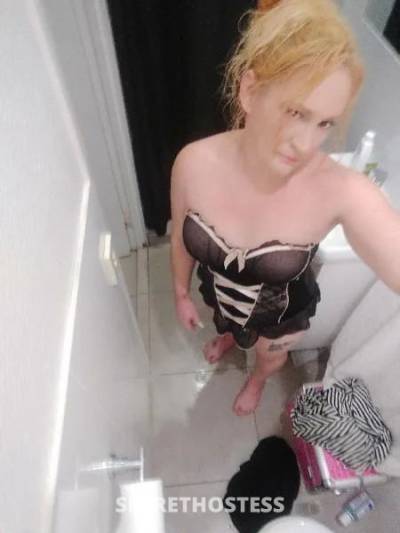43 year old Escort in Mooloolaba Sunshine Coast Sexy Petite Blonde