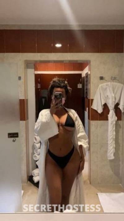 27 year old Escort in Everett WA Both elder sister and younger sister are available for sex 