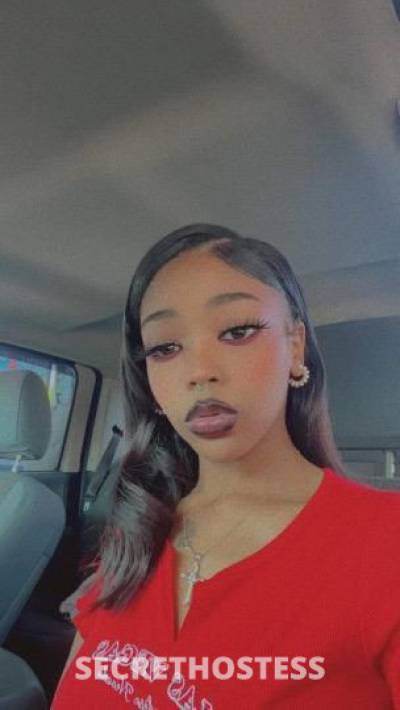 23 year old Escort in Chicago IL Car dates and qvs do not text me if u do not want to pay 150