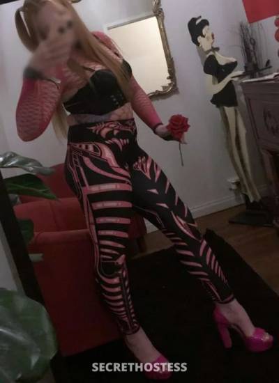 Curvy, energetic, strawberry blonde American beauty in Perth