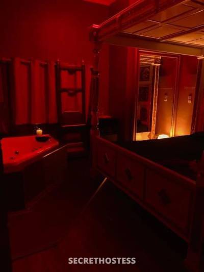 29 year old Escort in St Peters Sydney Best Brothel in Sydney Wives Only Inner Sydney Close to Syd