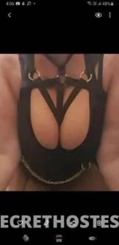 Busty babe avaliable now in Perth