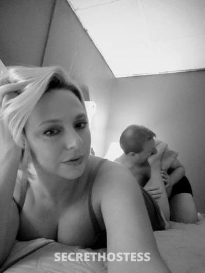 40 year old Escort in Wilmington NC 40 YEARS Div0rced OLDER MOM FUCK ME