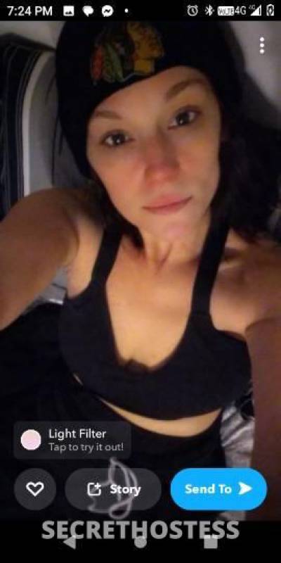 32 year old Escort in Racine WI my number has changed so if anybody has tried to get a hold 