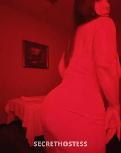 39 year old Latino Escort in Inland Empire CA Thick busty curvy Latina available