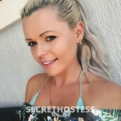 Busty Blonde Aussie Bombshell b angin' for b ucks in Toowoomba