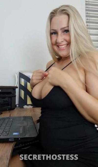 Independent mature blonde waiting to please you in Minneapolis MN