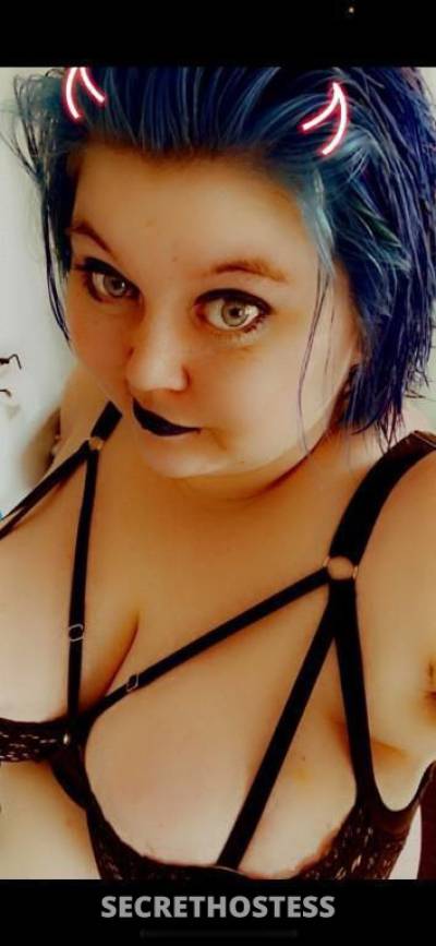 Evie - Bright hair coloured BBW girl for fantastic time in Melbourne
