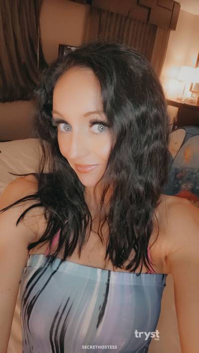 23 Year Old American Escort Las Vegas NV Brunette Blue eyes - Image 6