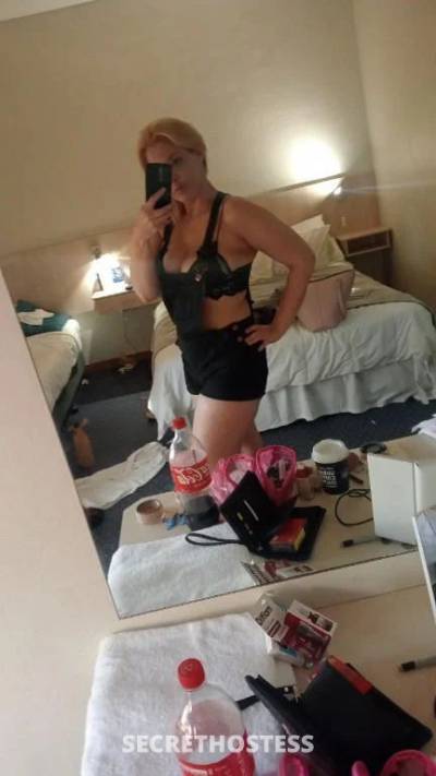 35 year old Escort in Newcastle Sexy Milf Hosting in Adamstown Tonight