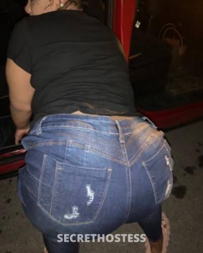 25 year old Escort in Buffalo NY throat goat new in town and lookinh for some fun google duo 