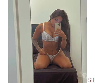 26 year old Latino Escort in Sheffield Barbara?girl who loves to party??, Independent