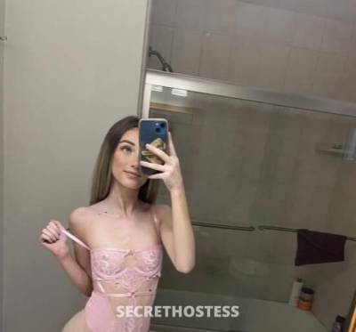 Super tiny just turned 18 looking for daddy g.r.33.k in Barrie