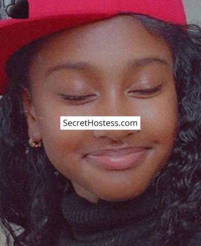 21 Year Old Ebony Escort Nairobi Black Hair Brown eyes - Image 4