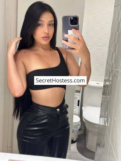 22 Year Old Latin Escort Amsterdam Black Hair Green eyes - Image 2