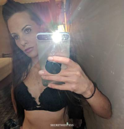 27 Year Old Asian Escort Barrie Brunette Green eyes - Image 4