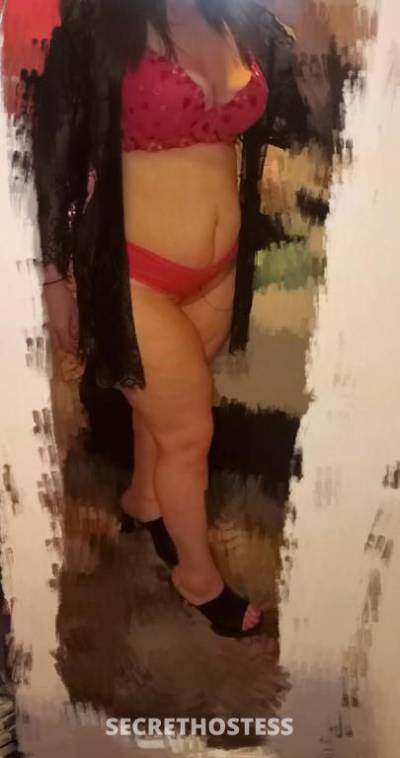 Beautiful curvy Australian babe in Sydney