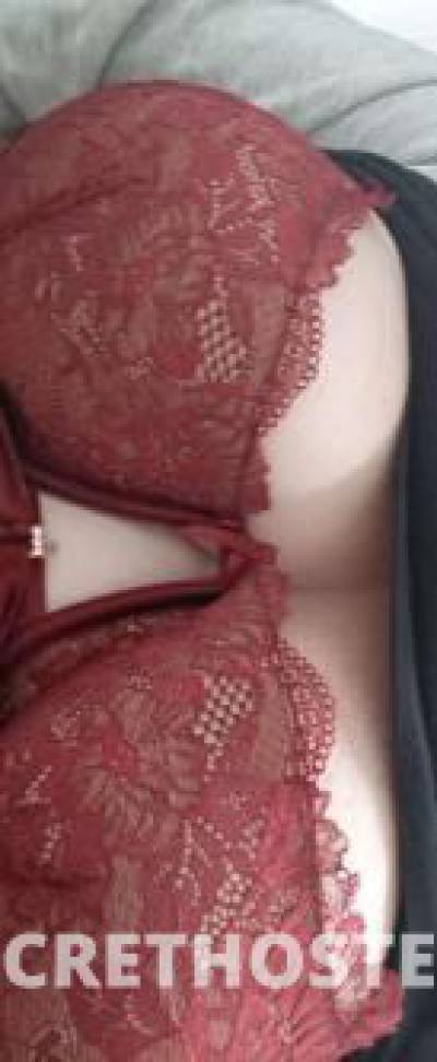 plu size red head Aussie girl in Bendigo